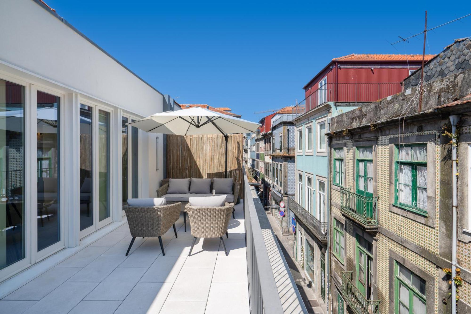 Апартаменты Host Wise - Luxurious Private Flats - Balcony Порту Номер фото